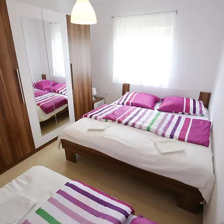 Kapetan Apartment *